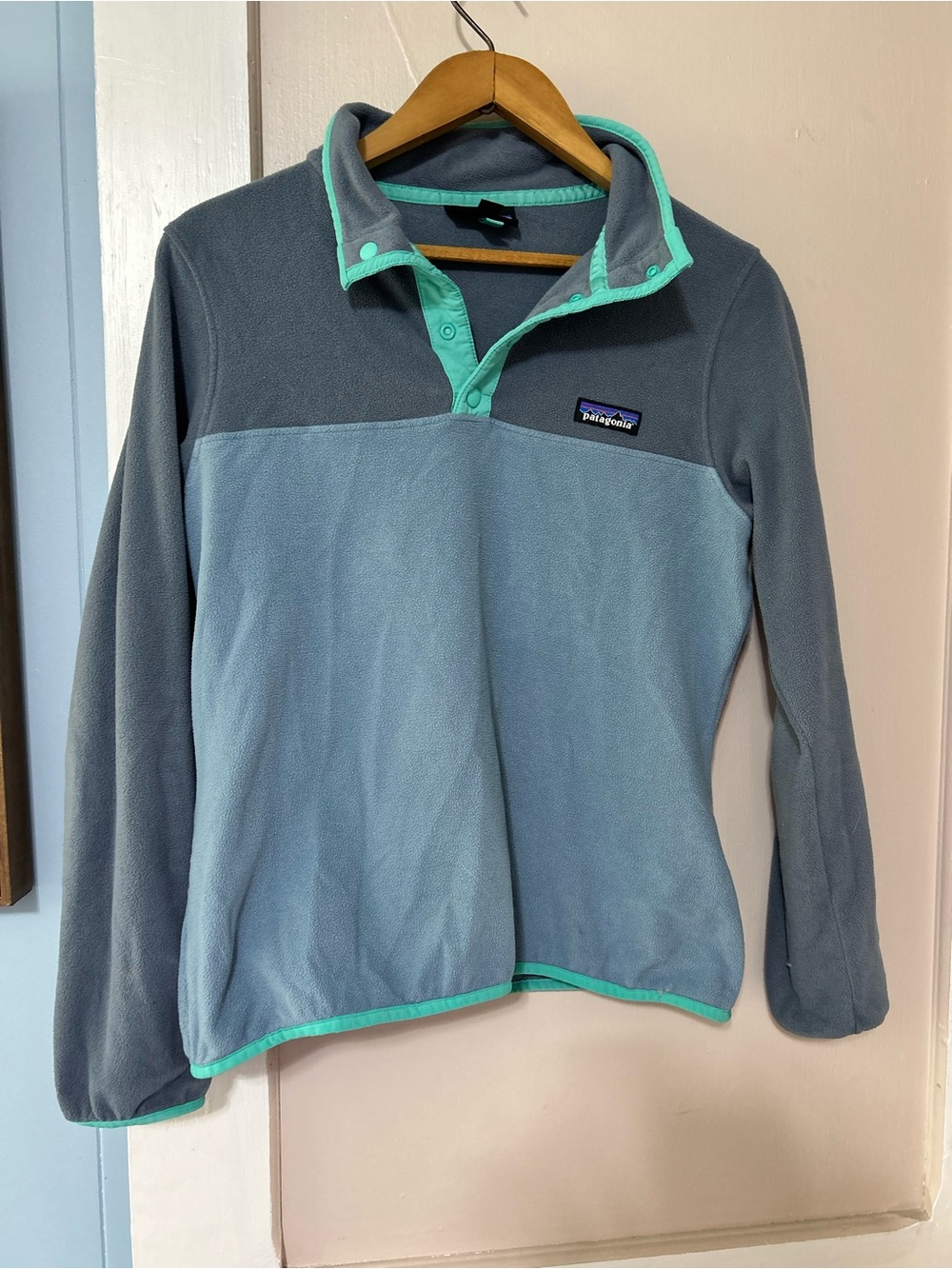 Patagonia Women's Gray & Light Blue Snap-T Fleece with Mint Trim